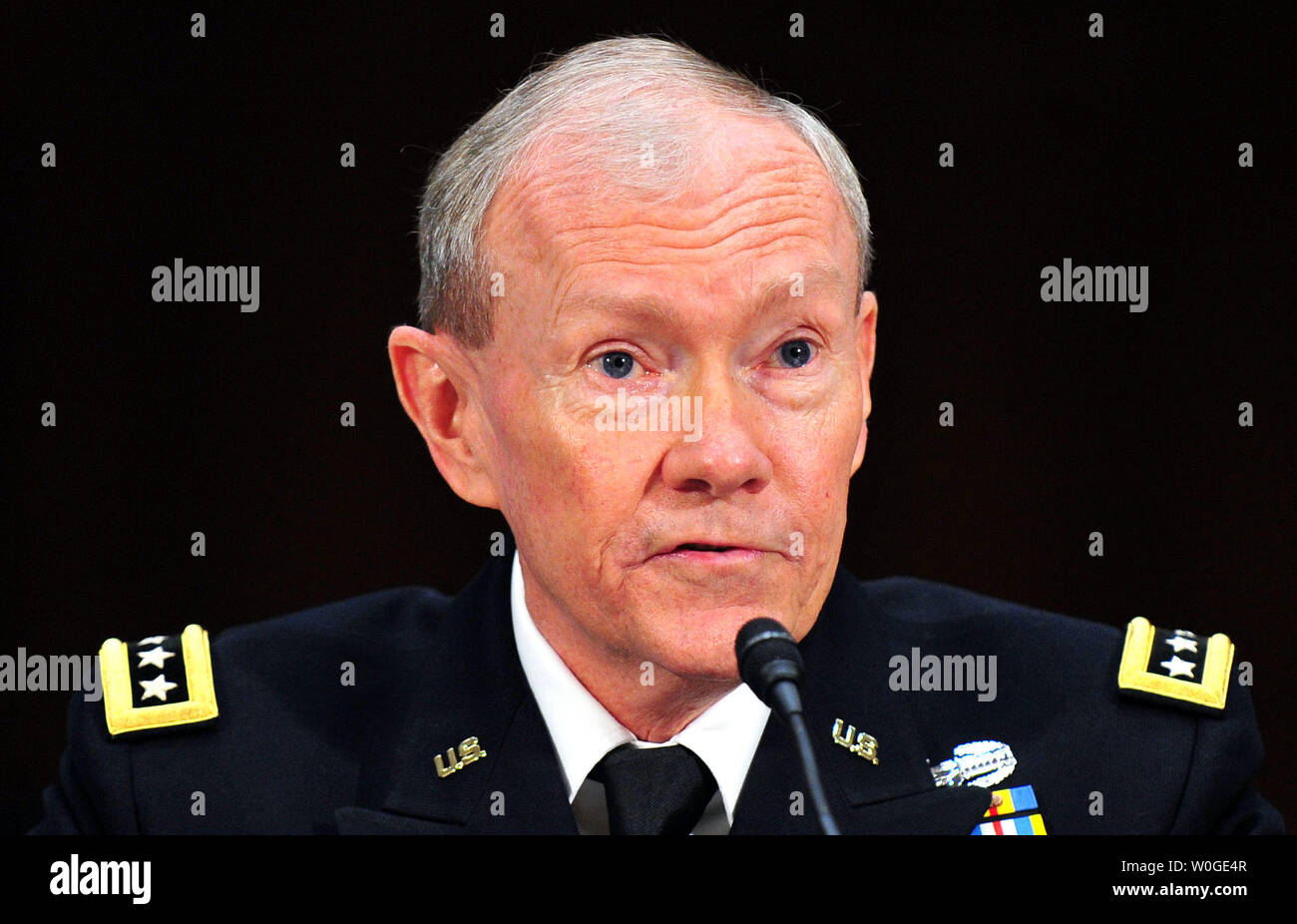 Le général Martin Dempsey témoigne de l'armée au cours de son des forces armées du Sénat audition des candidats d'être chef d'état-major interarmées à Washington le 26 juillet 2011. UPI/Kevin Dietsch Banque D'Images