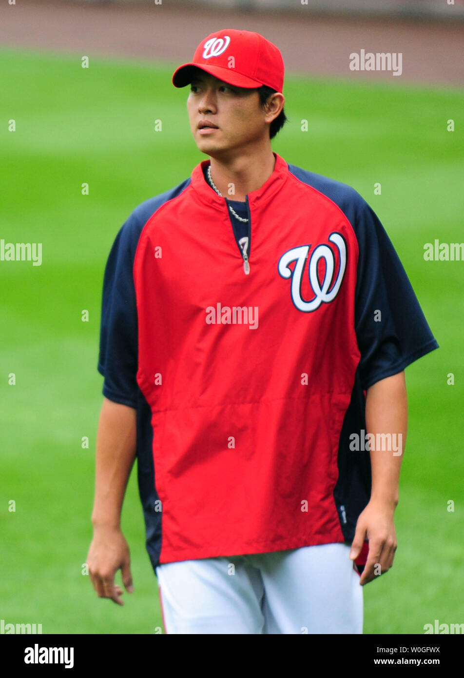 Lanceur Chien-Ming Wang Nationals de Washington se réchauffe avant le match contre les ressortissants les Dodgers de Los Angeles à Washington le 6 septembre 2011. UPI/Kevin Dietsch Banque D'Images