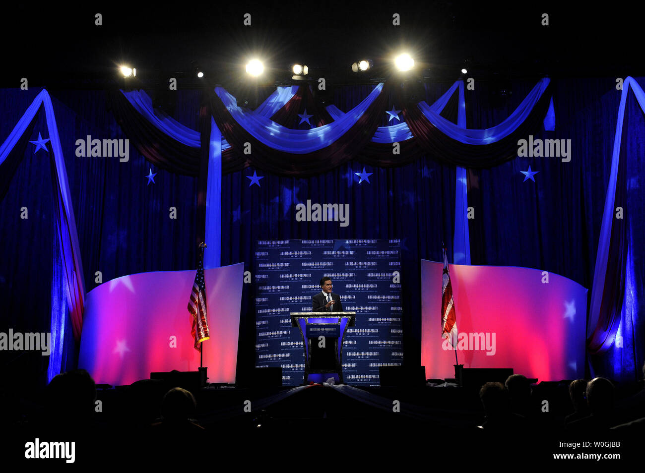 L'ancien candidat présidentiel républicain Gov. Mitt Romney parle à un américains pour la prospérité (AFP) Foundation, à Washington le 4 novembre 2011. UPI/Roger L. Wollenberg Banque D'Images