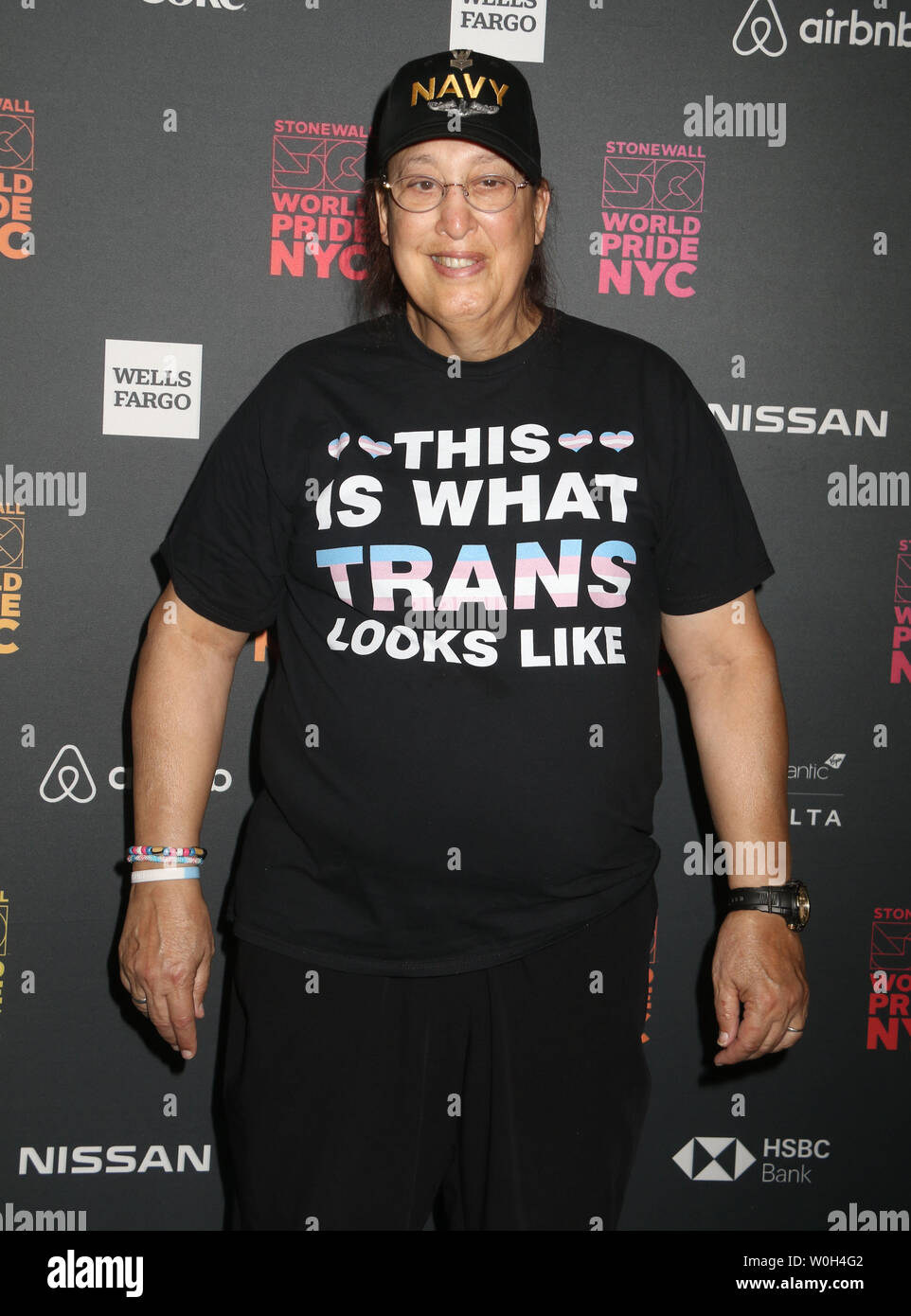 26 juin 2019 - New York City, New York, États-Unis - Créateur de drapeau transgenres/activistes MONICA HELMS assiste au tapis arc-en-ciel pour la WorldPride Cérémonie d'ouverture tenue à la Barclays Center de Brooklyn. (Crédit Image : © ZUMA/Kaszerman Nancy fil) Banque D'Images