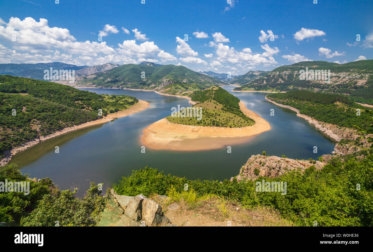 Méandre de la rivière Arda et Les Rhodopes, montagne, Bulgarie Région Kardzhali Banque D'Images