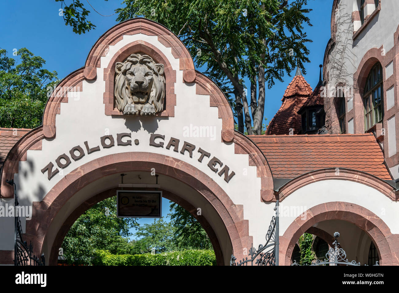 Entrée principale du zoo, Leipzig, la masse du Public | Haupteingang vom Leipziger Zoo, Leipzig Banque D'Images