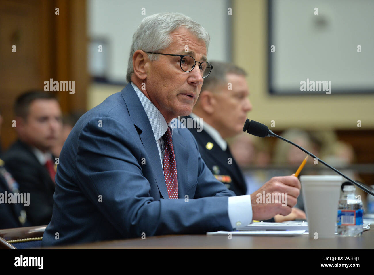 Le ministre de la défense Chuck Hagel témoigne lors d'une commission des forces armées audition sur la stratégie de l'administration Obama pour faire face à l'État islamique en Irak, à Washington, D.C. le 18 septembre 2014. UPI/Kevin Dietsch Banque D'Images