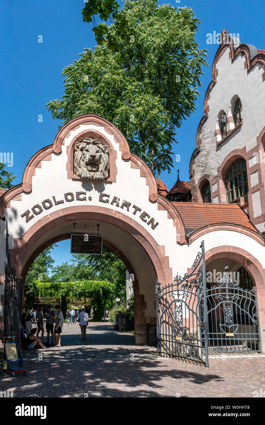 Entrée principale du zoo, Leipzig, la masse du Public | Haupteingang vom Leipziger Zoo, Leipzig Banque D'Images