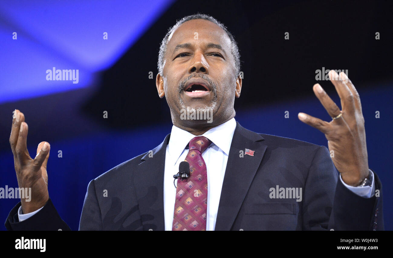 Le Dr Ben Carson, qui a suspendu sa campagne présidentielle, fait de remarques lors de la Conférence d'action politique conservateur (CPAC), le 4 mars 2016, à National Harbor, Maryland. Des milliers de militants conservateurs, républicains et Tea Party Patriots se sont réunis pour entendre les hommes politiques, candidats à la présidence et à la radio et télévision hôtes parlent, hall et du réseau de l'avant de l'élection présidentielle en 2016. Photo de Mike Theiler/UPI Banque D'Images