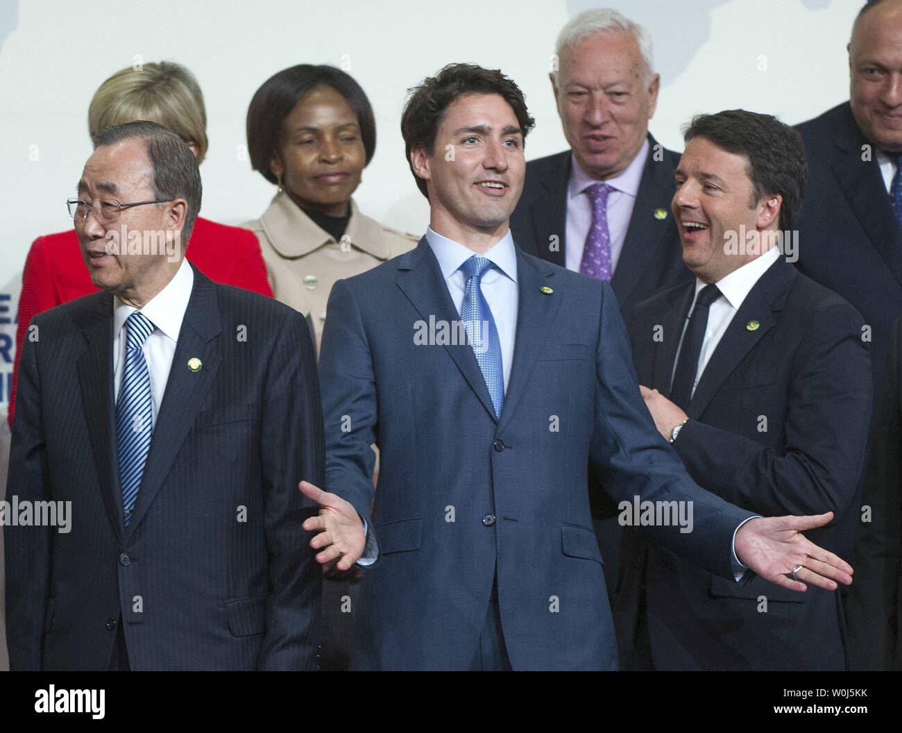 Justin Trudeau, premier ministre du Canada, les plaisanteries au cours d'une photo de famille à la 2016 Sommet sur la sécurité nucléaire à Washington, D.C. le 1 avril 2016. Le Sommet réunit les dirigeants du monde entier pour aider à apporter des améliorations à la sécurité des matières nucléaires dans le monde entier. Photo par Kevin Dietsch/UPI Banque D'Images