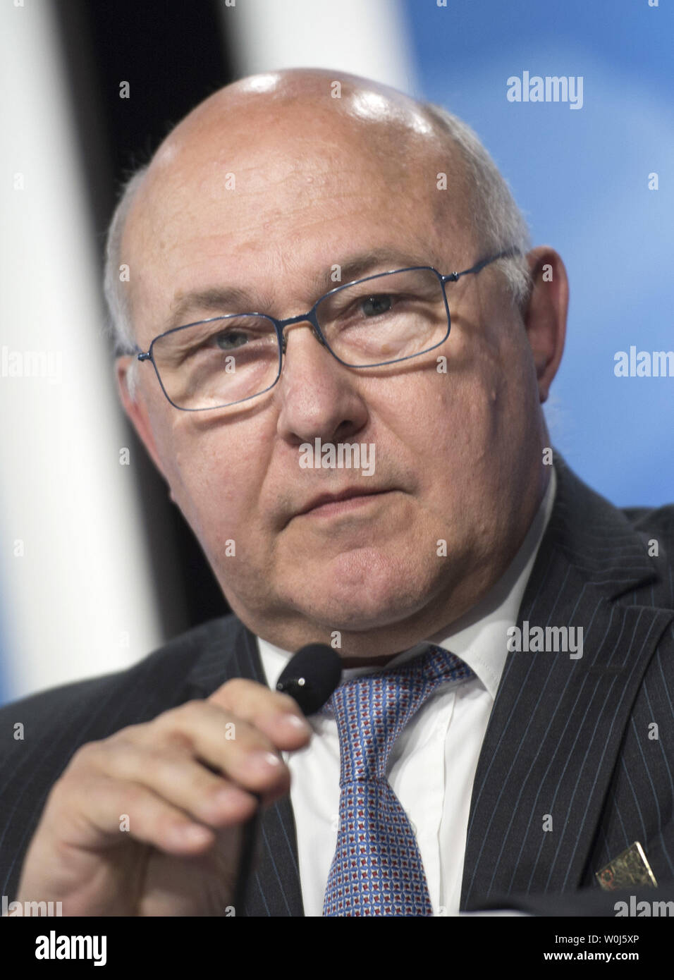 Ministre Blanchiment De Fraude Fiscale Le ministre français des Finances Michel Sapin prend la parole lors d'une  conférence de presse sur l'annonce d'une action conjointe G5 contre la fraude  fiscale et le blanchiment pendant les réunions de