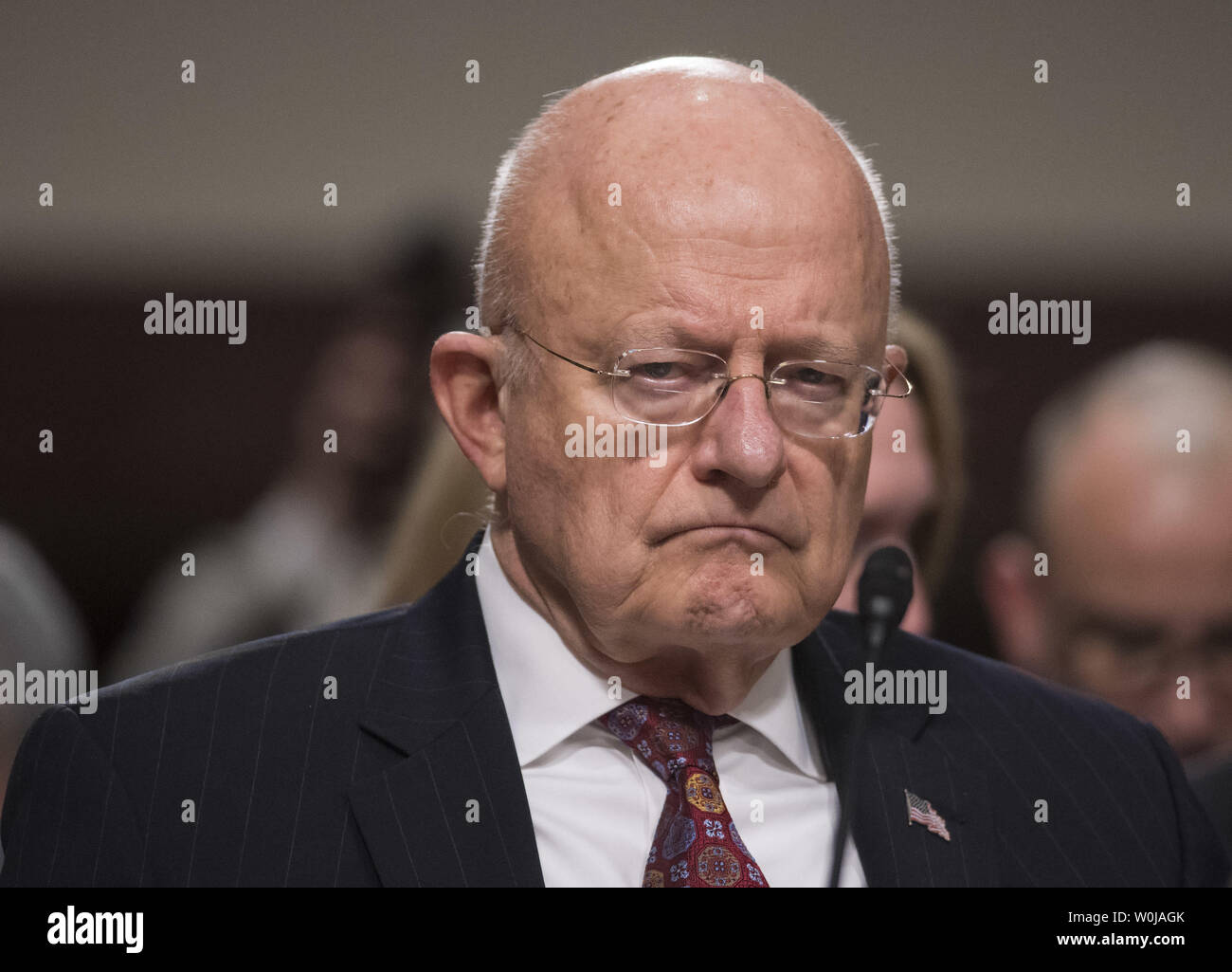 Directeur national du renseignement James Clapper témoigne lors d'une audience des forces armées du Sénat sur les cyber-menaces pour les États-Unis sur la colline du Capitole à Washington, D.C. le 5 janvier 2017. Photo par Kevin Dietsch/UPI Banque D'Images