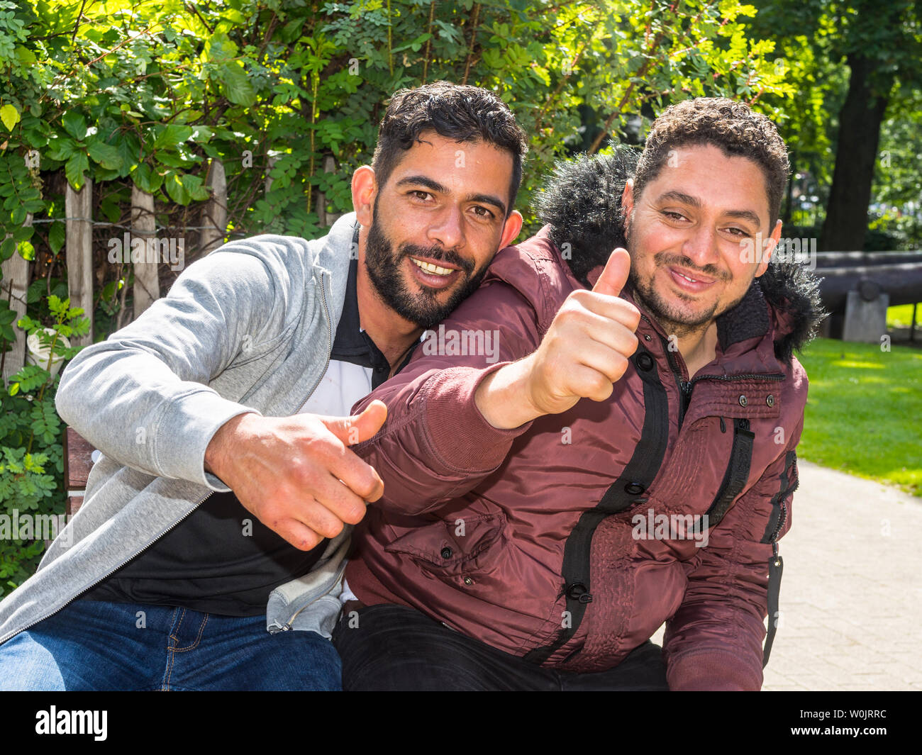 Les jeunes hommes le cautionnement - Saint-Gilles, Bruxelles, Belgique. Banque D'Images