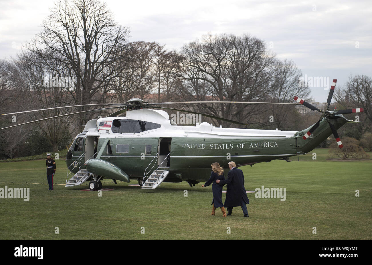 Le président Donald Trump et la Première Dame Melania Trump quittent la Maison Blanche pour une journée à Manchester, New Hampshire, à Washington, D.C. le 19 mars 2018. Photo par Kevin Dietsch/UPI Banque D'Images