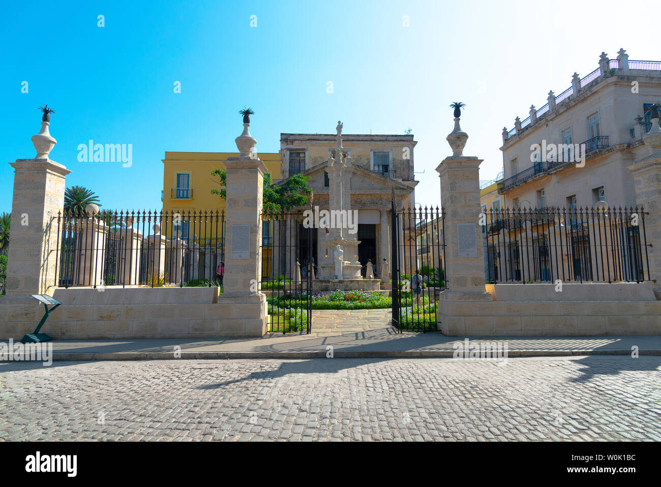 El Templete qui a été érigée en 1828 pour commémorer la fondation de La Havane en novembre 1519, Plaza de Armas, Habana Vieja ou la vieille ville, La Havane, Cuba Banque D'Images