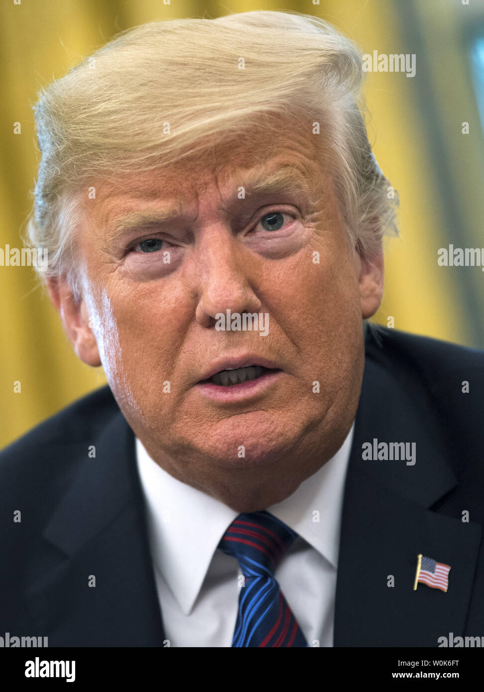 Trump président parle d'une conférence téléphonique avec le président mexicain Enrique Pena Nieto, comme Trump annonce une révision de l'accord commercial avec le Mexique il a appelé l'accord commercial entre les Etats-Unis et le Mexique, dans le bureau ovale à la Maison Blanche, à Washington, D.C. le 27 août 2018. Les deux pays ont dit qu'ils ont modifier des parties importantes de leurs politiques commerciales mis en place par le l'Accord de libre-échange nord-américain (ALENA) et a déclaré que le Canada peut rejoindre plus tard dans leur affaire. Photo par Kevin Dietsch/UPI Banque D'Images