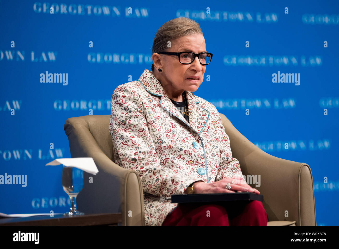 Cour suprême de Justice Associés Ruth Bader Ginsburg discute de la décision de la Cour suprême à long terme récemment dans une conférence aux étudiants de première année au Georgetown University Law Center, le 26 septembre 2018 à Washington, D.C. Photo par Kevin Dietsch/UPI Banque D'Images