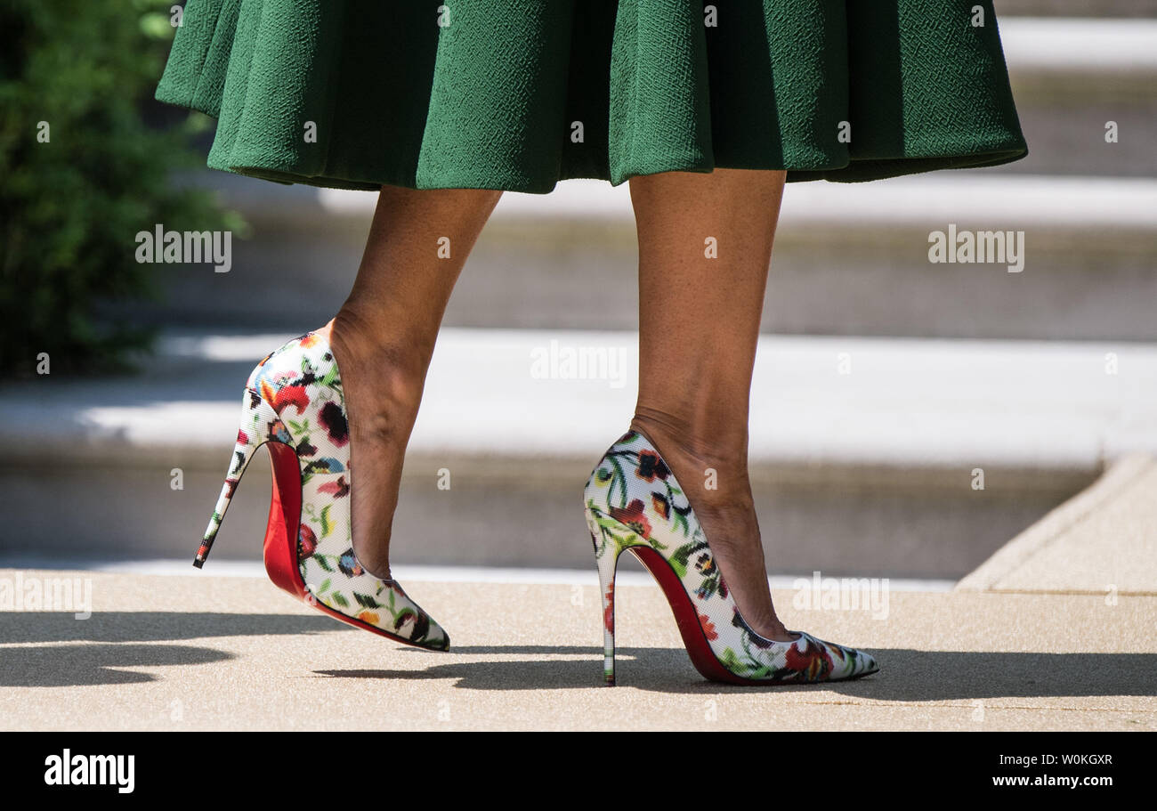 La Première Dame Melania Trump chaussures sont vu à la Journée nationale de  la prière publique à la Maison Blanche, à Washington, D.C. le 2 mai 2019.  Photo par Kevin Dietsch/UPI Photo