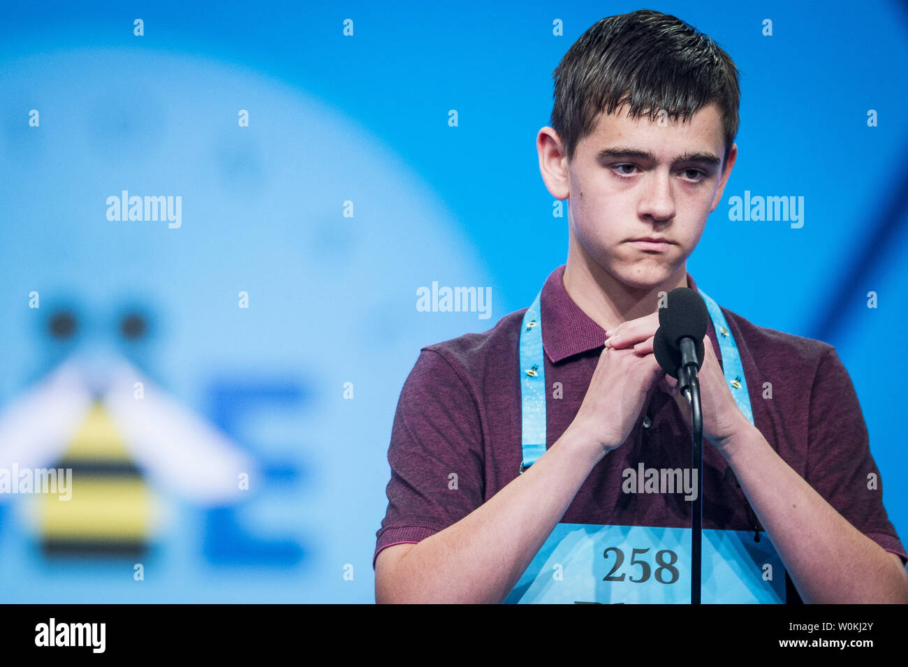 Blake Bouwman, 14 ans, de Grand Rapids, Michigan, participe à la finale du 2019 Scripps National Spelling Bee le 30 mai 2019 à Oxon Hill, Maryland. Il y avait 565 spellers au début de la compétition et maintenant il y a 50 autres pour la ronde finale. C'est la 92e année que la Scripps National Spelling Bee a eu lieu. Photo par Pete Marovich/UPI Banque D'Images
