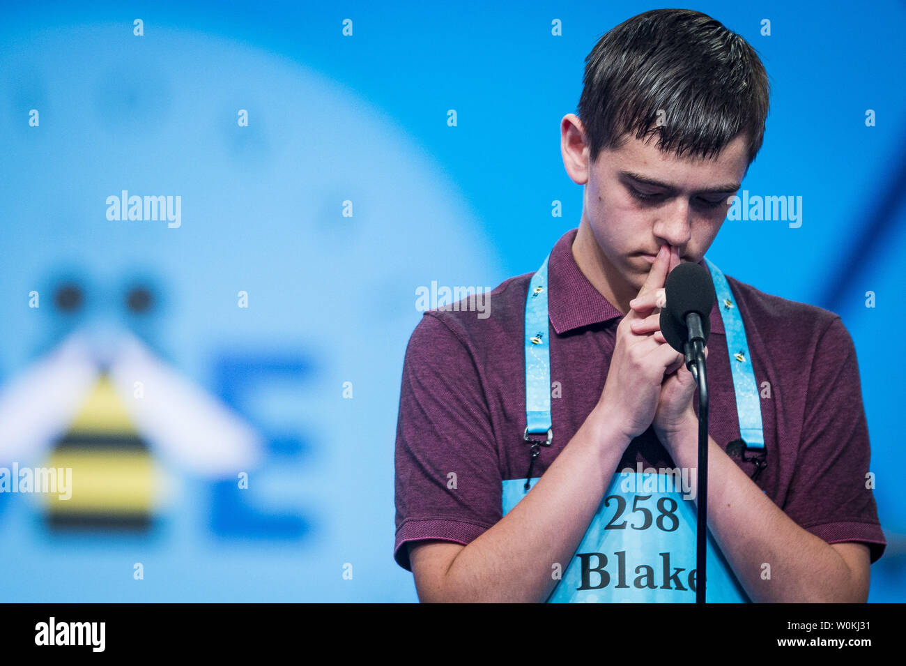 Blake Bouwman, 14 ans, de Grand Rapids, Michigan, participe à la finale du 2019 Scripps National Spelling Bee le 30 mai 2019 à Oxon Hill, Maryland. Il y avait 565 spellers au début de la compétition et maintenant il y a 50 autres pour la ronde finale. C'est la 92e année que la Scripps National Spelling Bee a eu lieu. Photo par Pete Marovich/UPI Banque D'Images