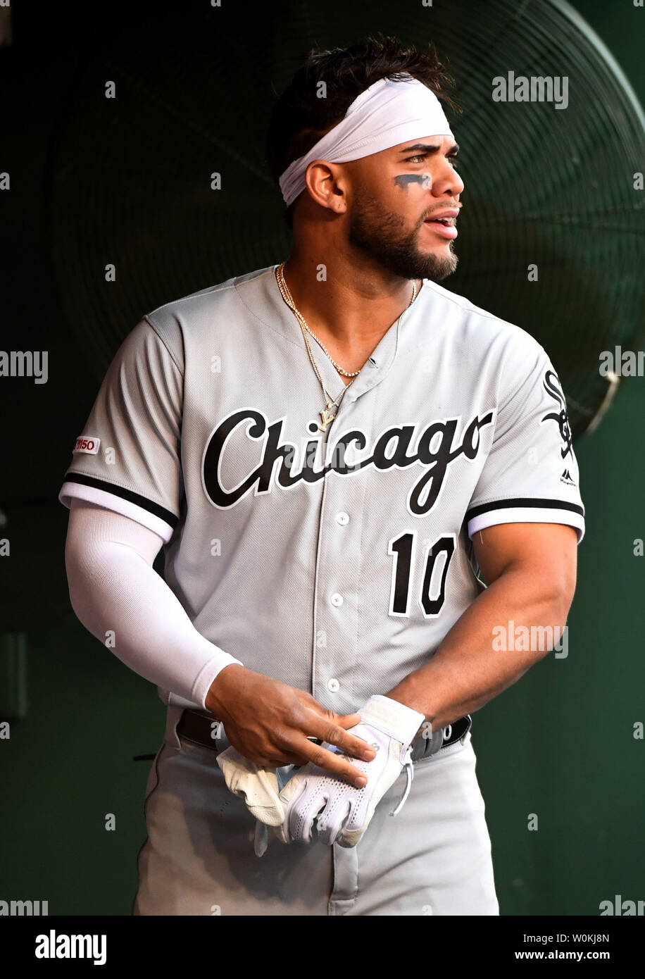 White Sox de Chicago de troisième but Yoan Moncada (10) est considérée dans l'étang comme les White Sox jouer les Nationals de Washington au Championnat National Park de Washington, D.C. le 4 juin 2019. Photo par Kevin Dietsch/UPI Banque D'Images