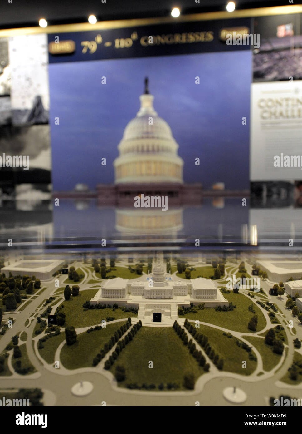 U.S. Capitol visitor center de Washington est visible pendant l'aperçu des médias le 11 novembre 2008. Le Capitol Visitor Center qui comprennent l'Émancipation Hall, le Hall d'exposition, deux boutiques de cadeaux, le restaurant et les deux théâtres d'orientation sera ouvert au public le 2 décembre 2008. (Photo d'UPI/Yuri Gripas) Banque D'Images