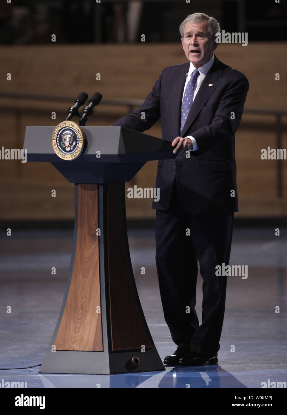 Le président américain George W. Bush parle pendant un défilé de reconnaissance à Fort Myer, Virginie, le 6 janvier 2009. (Photo d'UPI/Yuri Gripas) Banque D'Images