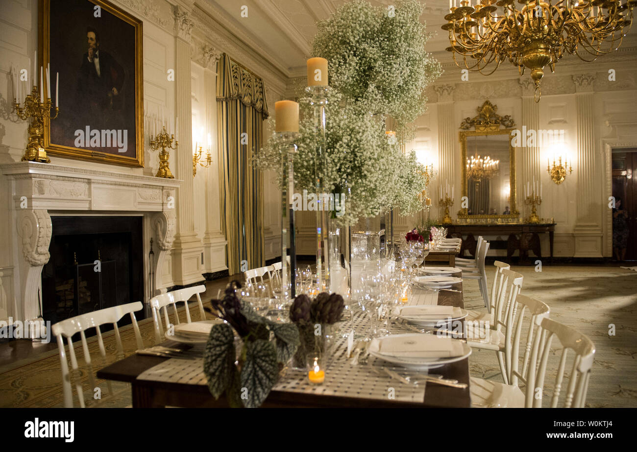 La table est mise pour les dirigeants des pays nordiques au cours d'un dîner d'État appuyez sur Aperçu dans la salle à manger d'état de la Maison Blanche le 12 mai 2016. Le président américain Barack Obama accueillera les dirigeants de Danemark, Finlande, Islande, Norvège et Suède sur Marie 13, 2016. Photo de Pat Benic/UPI Banque D'Images