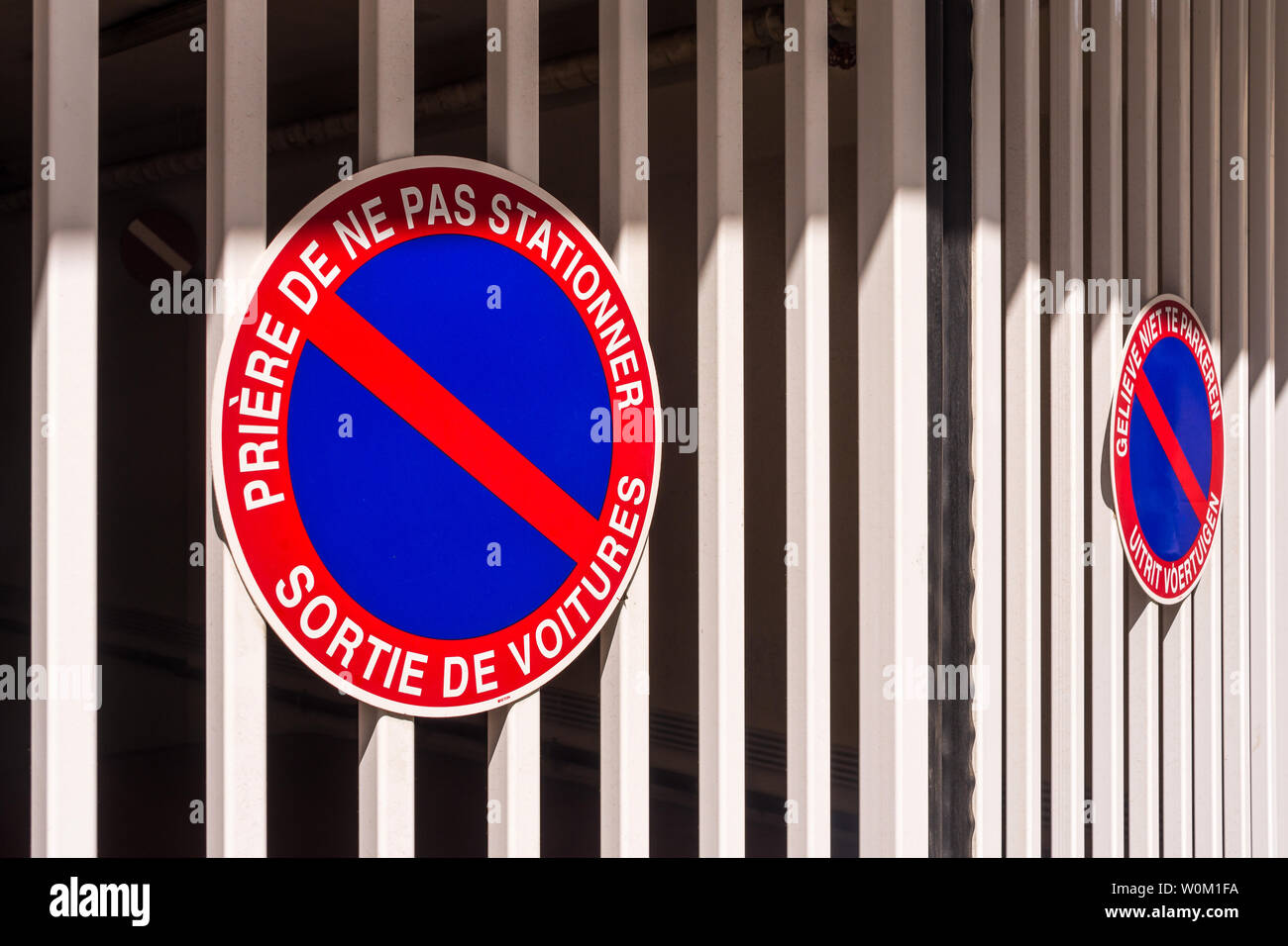Pas de panneaux de stationnement - Bruxelles, Belgique. Banque D'Images