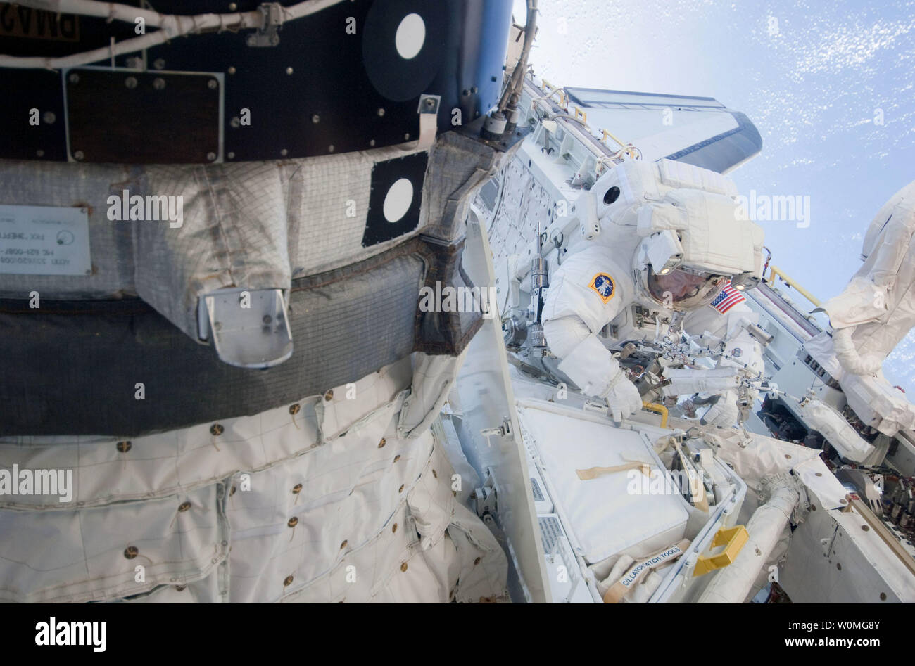 La NASA Cette image prise le 11 février 2010 montre l'astronaute de la NASA STS-130 Nicholas Patrick, spécialiste de mission, qu'il participe à la première session de la mission activité extravéhiculaire (EVA) comme la construction et l'entretien de la Station spatiale internationale. UPI/NASA Banque D'Images