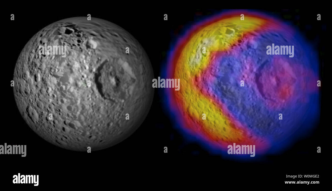 La plus haute résolution-encore carte de température et images voir Saturne, lune glacée Mimas, obtenue par la NASA, la sonde Cassini révèle des tendances surprenantes sur la surface de la petite lune, y compris les régions chaudes inattendues qui ressemblent aux 'Pac-Man' manger une dot, et la suppression des bandes de lumière et d'obscurité en cratère. La partie gauche de l'image montre Mimas en lumière visible, une image qui a attiré des comparaisons avec la Guerre des étoiles, star de la mort. UPI/NASA/JPL/Goddard/SWRI/SSI Banque D'Images