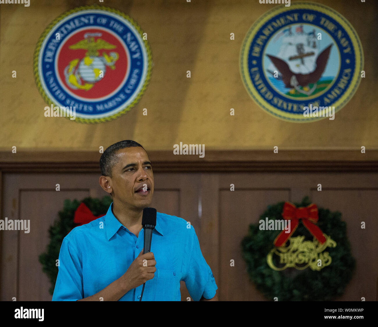 Le président américain Barack Obama prononce une allocution lors d'une visite du personnel militaire célébrant Noël dans le hall Anderson au Marine Corps Base Hawaii le 25 décembre 2012 dans la baie de Kaneohe, Hawaii. UPI/Kent Nishimura Banque D'Images