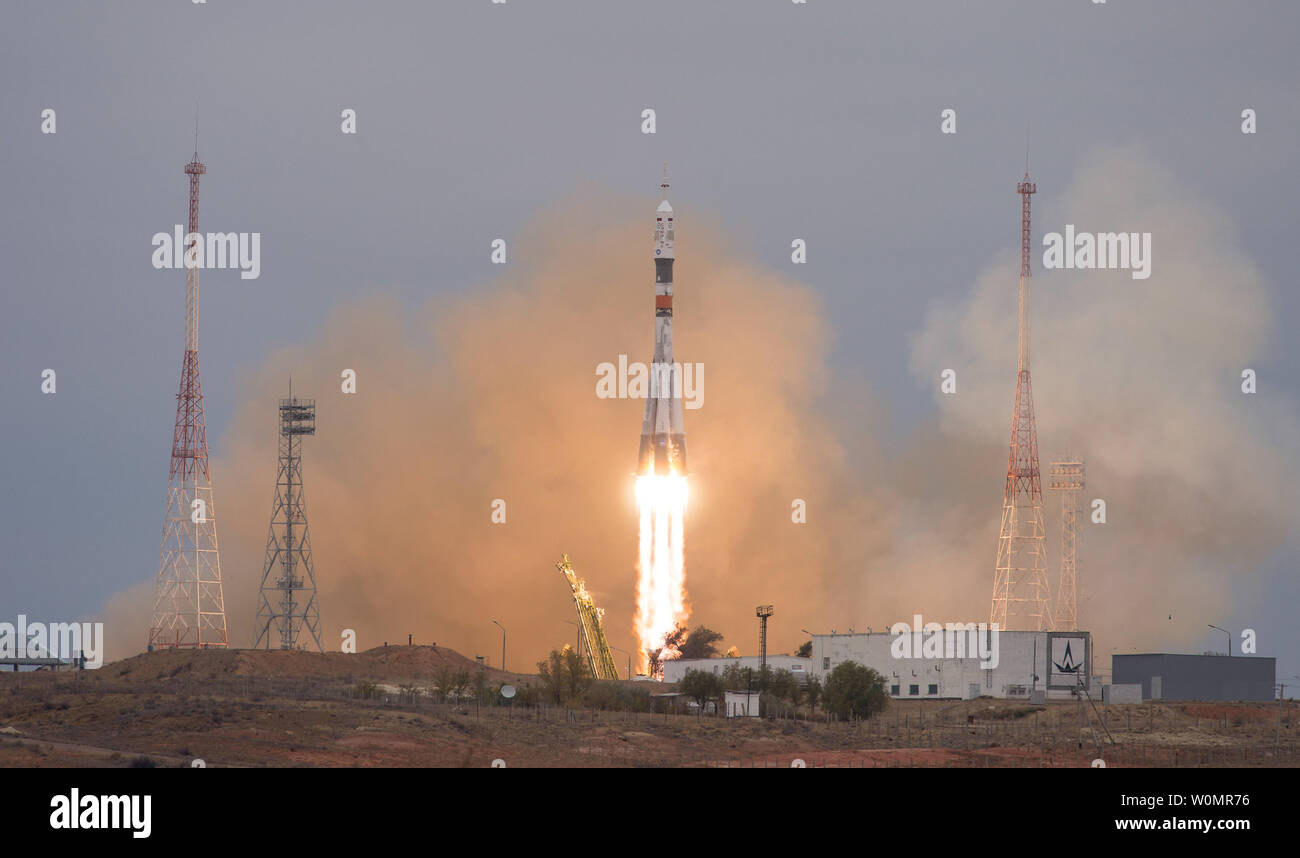 La fusée Soyouz MS-02 est lancé avec Expedition 49 commandant de Soyouz Sergey Ryzhikov de Roscosmos, ingénieur de vol de la NASA, Shane Kimbrough et ingénieur de vol Andrey Borisenko de Roscosmos, le mercredi, Octobre 19, 2016, au cosmodrome de Baïkonour au Kazakhstan. Ryzhikov, Kimbrough, et Borisenko passera les quatre mois qui vivent et travaillent à bord de la Station spatiale internationale. Photo de la NASA par Joel Kowsky/UPI Banque D'Images