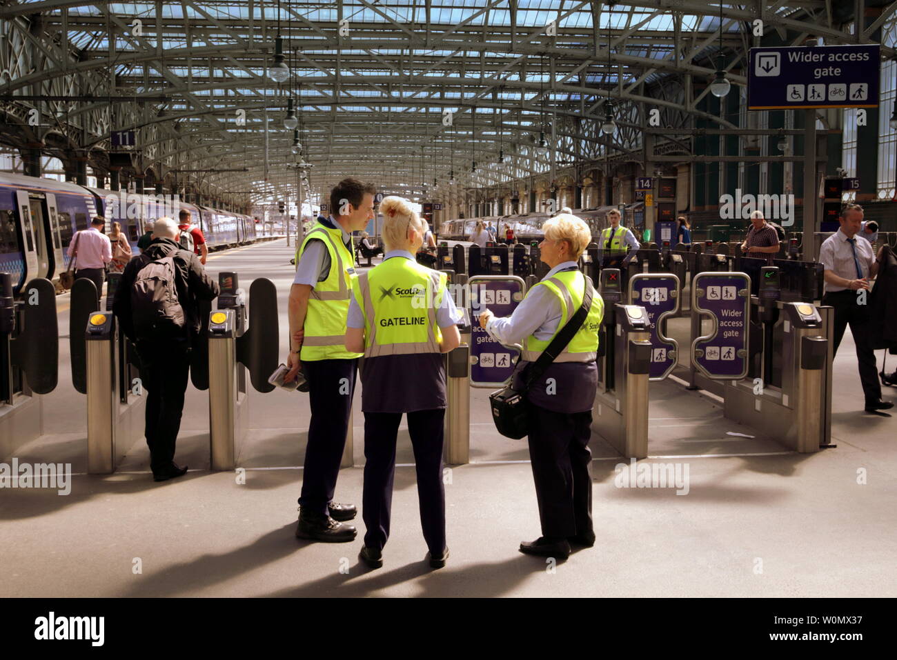 Glasgow, Scotland, UK 27 Juin, 2019. Scotrail misère continue avec une autre journée d'annulations et retards dus à des trains en panne, les pénuries de personnel et maintenant un problème de lignes aériennes dans le centre-ville. Credit : Gérard Ferry/ Alamy Live News Banque D'Images