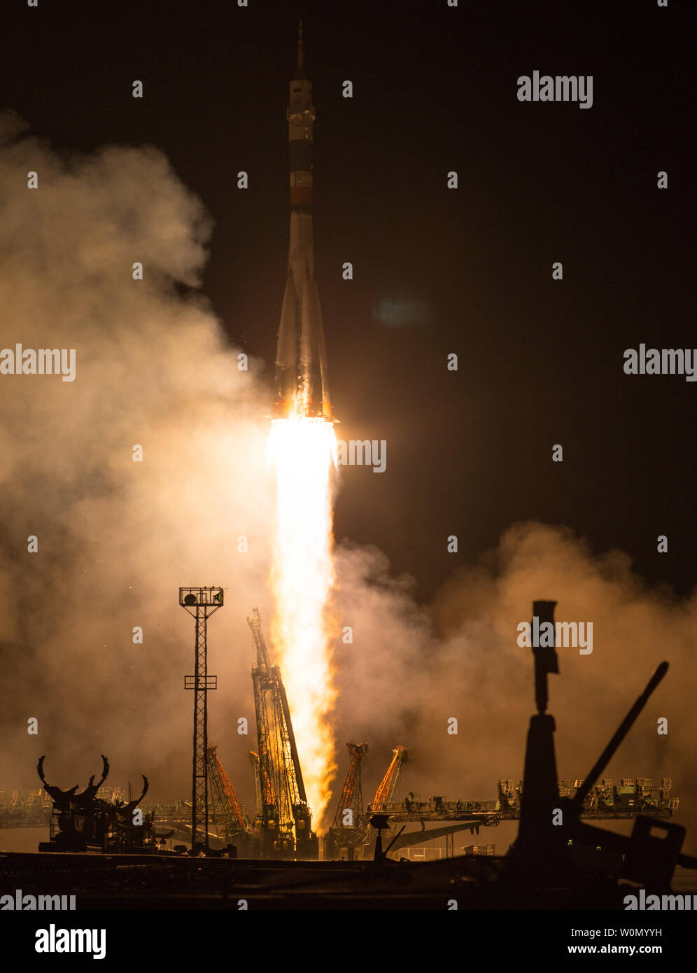 La fusée Soyouz MS-08 est lancé avec Expedition 55 commandant de Soyouz Oleg Artemyev de Roskosmos et ingénieurs de vol Ricky Arnold et a appelé l'Feustel de la NASA, le 21 mars 2018, au cosmodrome de Baïkonour au Kazakhstan. Artemyev, Arnold, et Feustel va passer les cinq mois à venir vivre et travailler à bord de la Station spatiale internationale. Photo de la NASA par Joel Kowsky/UPI Banque D'Images