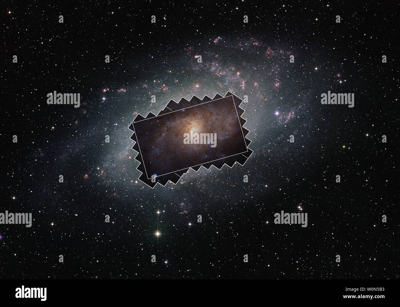 Cette vue à grand champ, publié le 7 janvier 2019, montre la Galaxie Triangulum - également connu sous le nom de Messier 33 - vu de la terre. La mesure de la nouvelle immense mosaïque créé avec la NASA/ESA Hubble Space Telescope est illustré par la région de forme irrégulière et de l'image principale présentée ici par le rectangle à l'intérieur. Photo de la NASA/ESA/UPI Banque D'Images