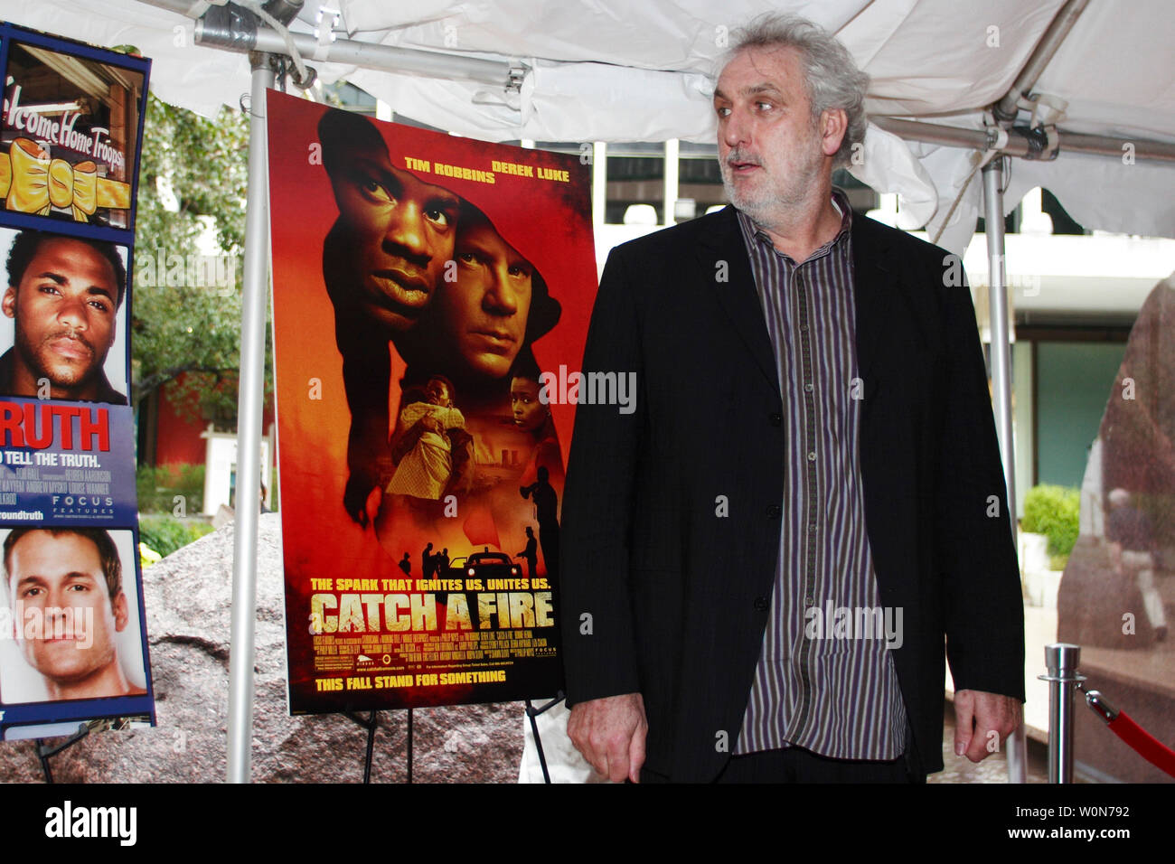 Réalisateur Phillip Noyce arrive pour la projection de son film "Catch a fire" à l'ouverture de l'Amnesty International Film Festival à Washington le 14 septembre 2006. (Photo d'UPI/Kamenko Pajic) Banque D'Images