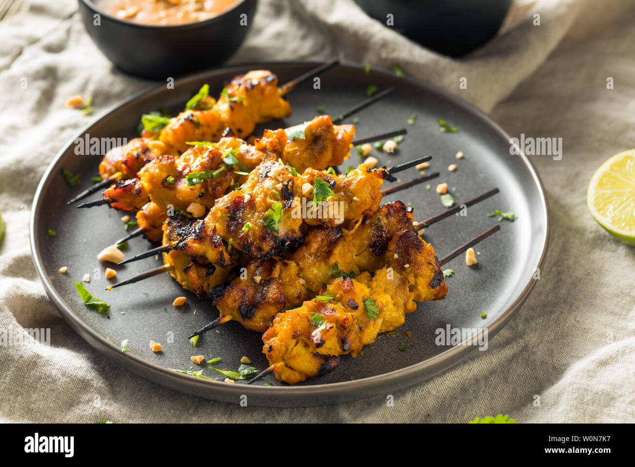 Des Thai Satay de poulet, sauce aux arachides Banque D'Images