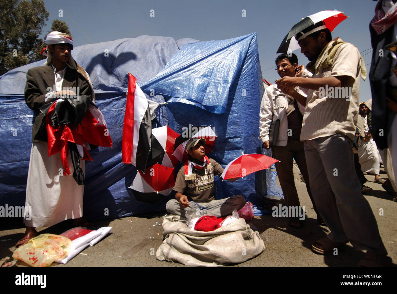 Des manifestants anti-gouvernement yéménite camper dans Al-Hurriya (La Liberté), dans la capitale, le 2 mars 2011. Des démonstrations de plus en plus à Sanaa, le torchage sentiment sécessionniste dans le sud du pays et une rébellion tribale dans le nord ont contribué à ébranler le leadership du pays. UPI/Mohammad Abdullah Banque D'Images