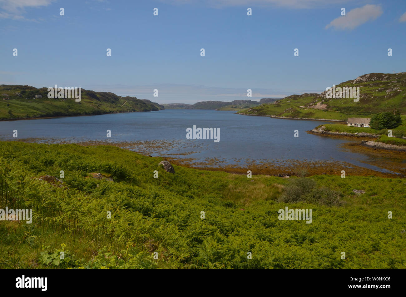 Loch Inchard, un loch côtières sur la côte ouest de l'Écosse, au Royaume-Uni. L'un des sites touristiques de la côte nord 500 route de conduite longue distance. Banque D'Images