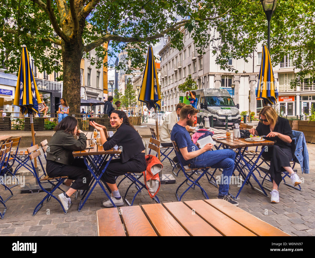 Café culture - Saint-Gilles, Bruxelles, Belgique. Banque D'Images