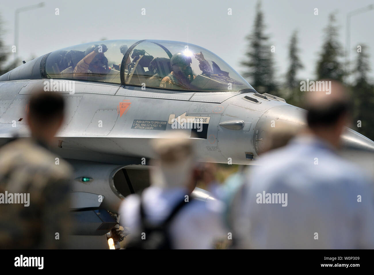 Ankara. 27 Juin, 2019. Des pilotes militaires, prendre part à l''Anatolian Eagle air percer à Konya, Turquie, le 26 juin 2019. La Turquie et ses alliés participent à l''Anatolian Eagle air drills à Konya province centrale en vue de renforcer la coopération sur les tâches communes et l'exercice types de missions, les médias locaux ont rapporté jeudi. Source : Xinhua/Alamy Live News Banque D'Images