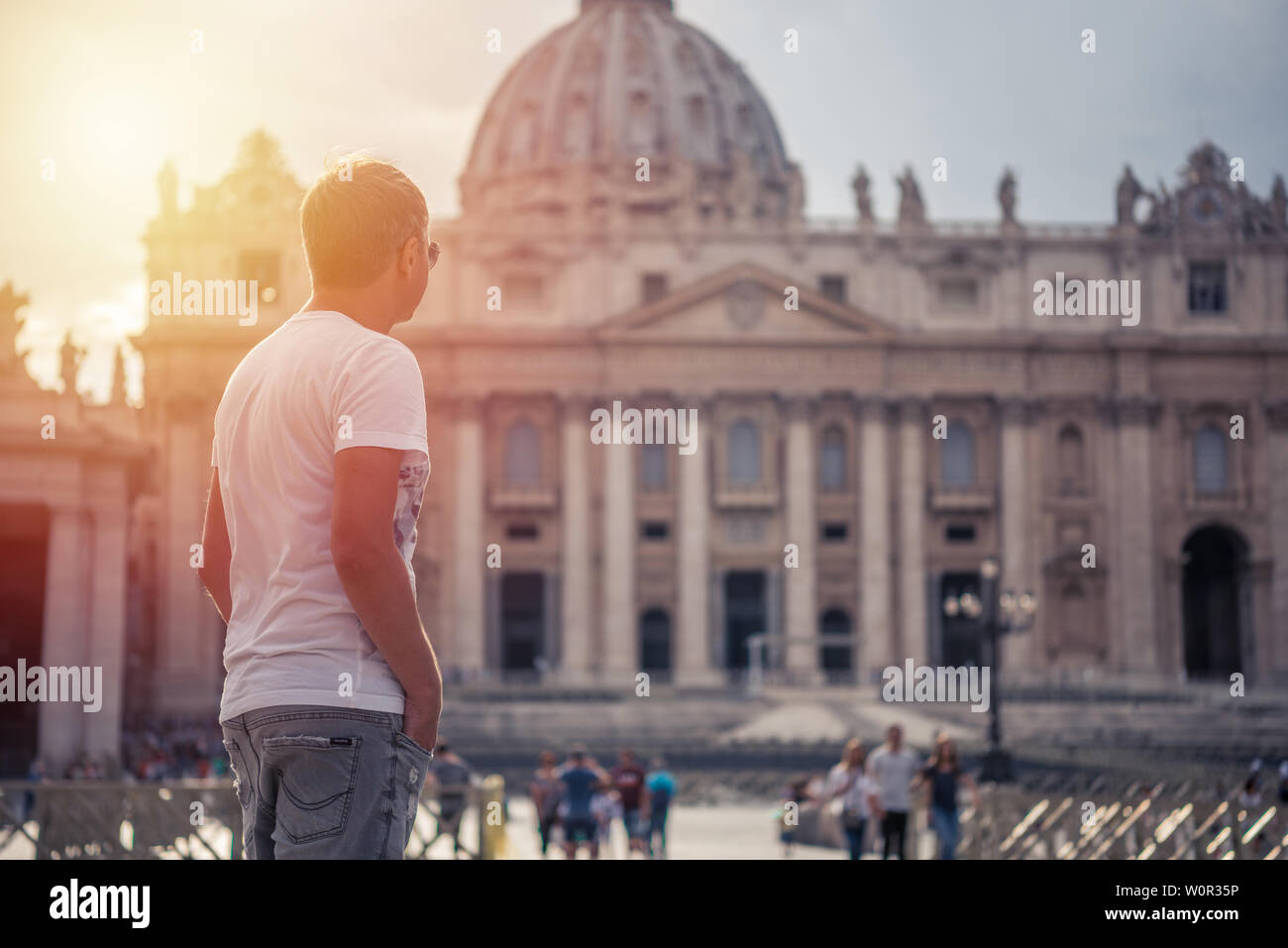 Lorsque vous avez l'occasion de voir ces lieux et de partager de telles expériences, vous pouvez être reconnaissant pour tout. En regardant l'immeuble wi Banque D'Images