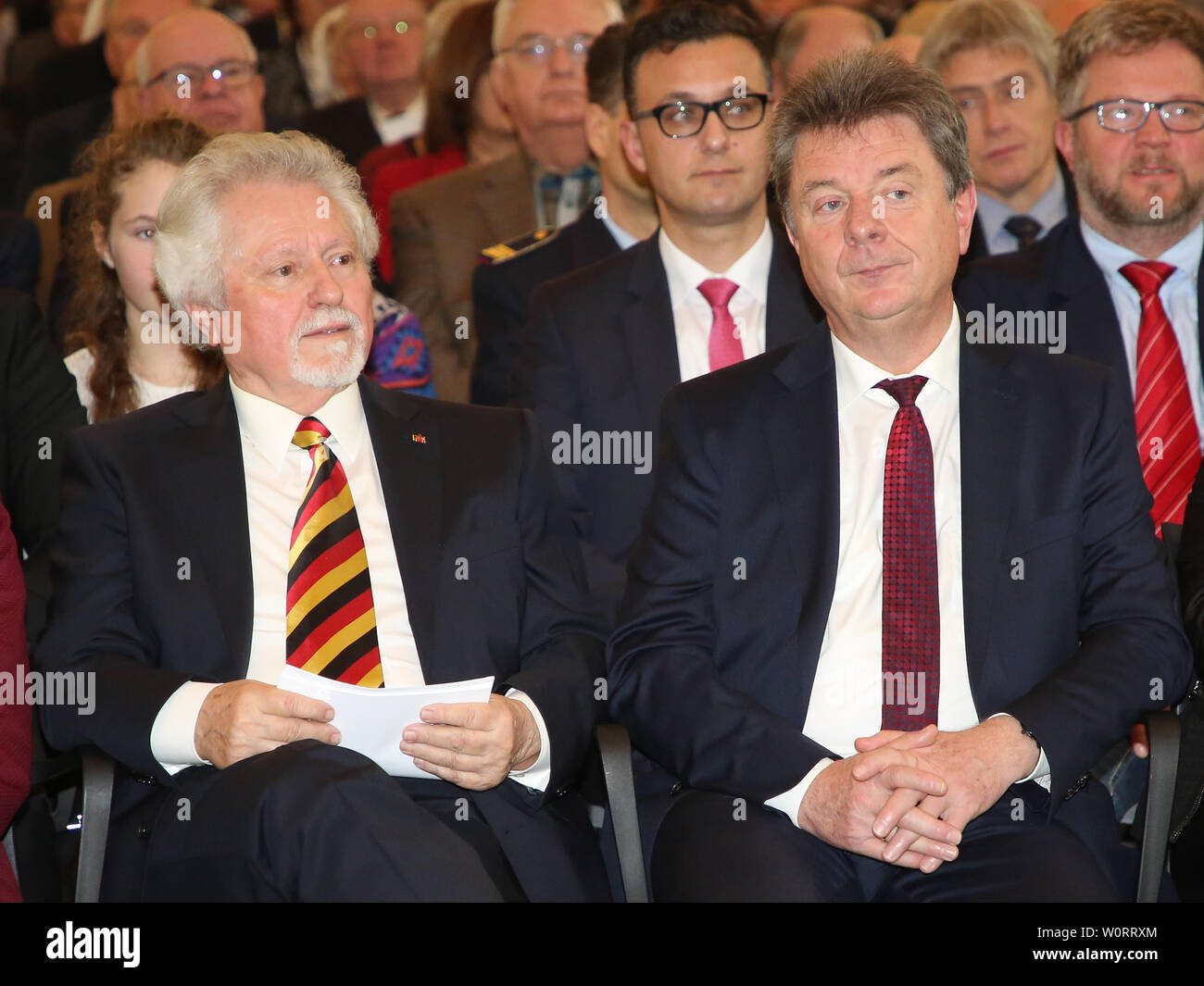 Ex-Oberbürgermeister von Magdeburg Willi Polte Oberbürgermeister und von Magdeburg Dr. Lutz Trümper beide (SPD) beim Festakt zum 80.Geburtstag des Ehrenbürgers Magderburger Willi Polte Banque D'Images