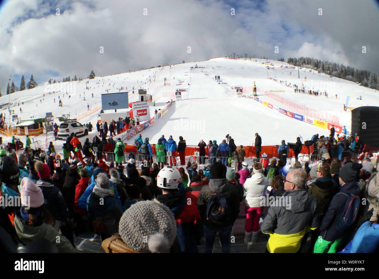 Mit dem Fischauge betrachtet : Großes Spektakel suis Seebuck/FIS Weltcup beim Feldberg Feldberg SBX Snowboard - Sonntag Banque D'Images