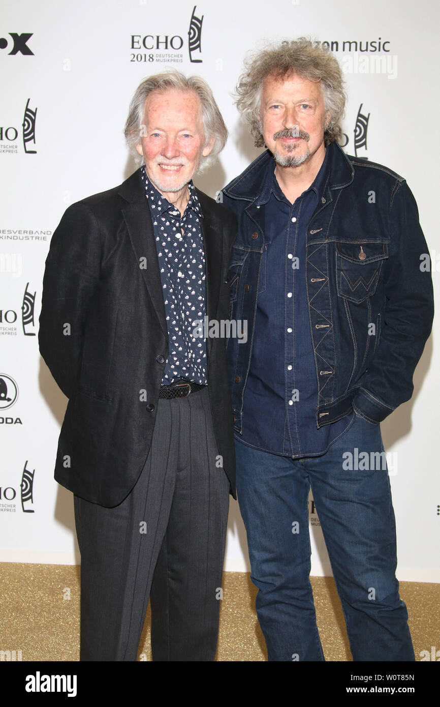 Klaus Voormann mit Wolfgang Niedecken, Echo 2018 Verleihung, Messe Berlin, 12.04.2018 Banque D'Images