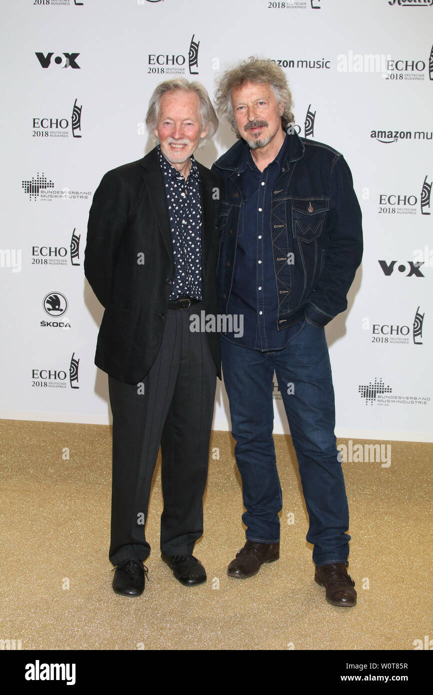 Klaus Voormann mit Wolfgang Niedecken, Echo 2018 Verleihung, Messe Berlin, 12.04.2018 Banque D'Images