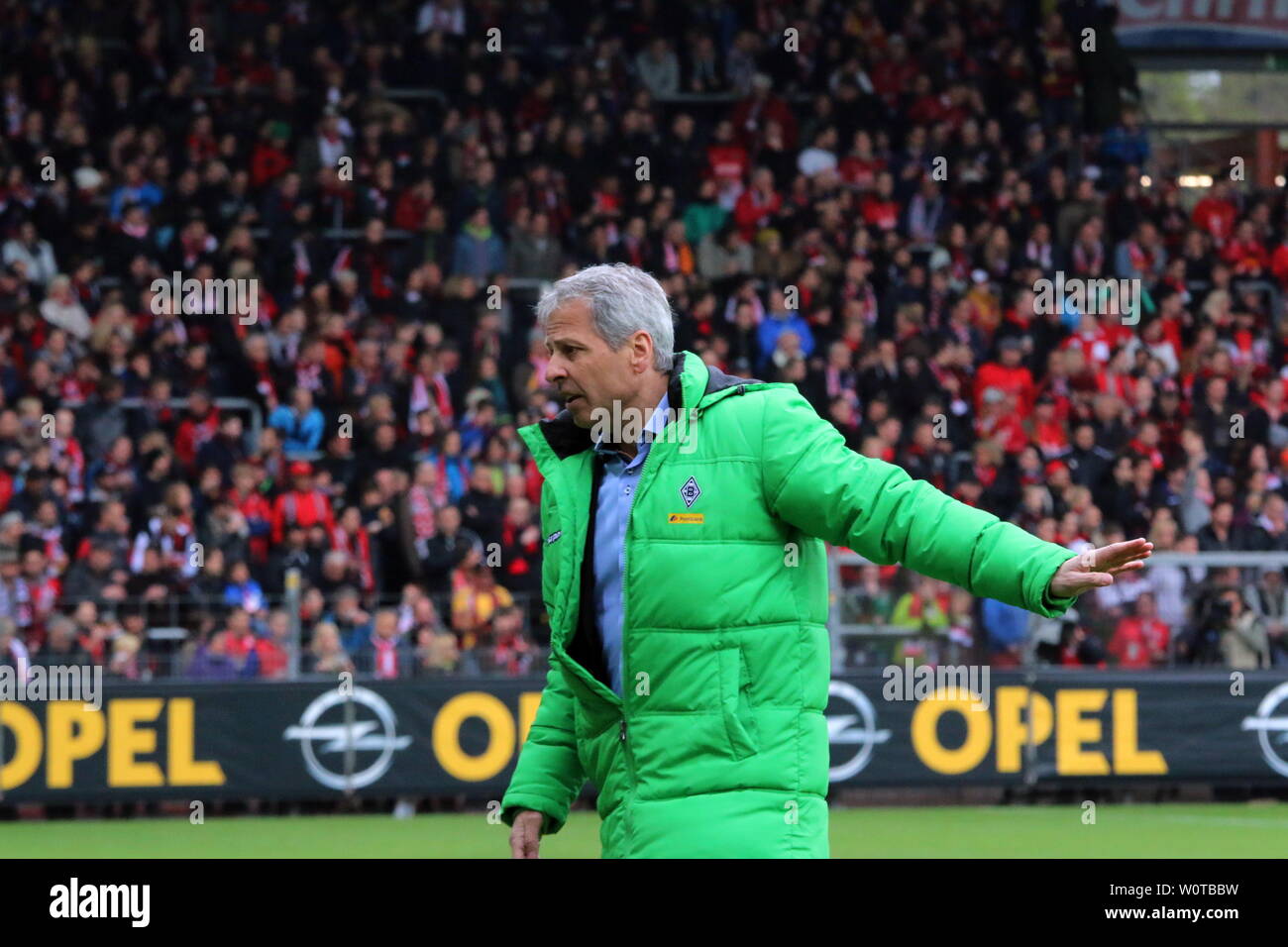 Lucien Favre (formateur), Borussia Mönchengladbach Fußball-Bundesliga : 31. Spieltag, SC Freiburg vs Borussia Mönchengladbach Banque D'Images