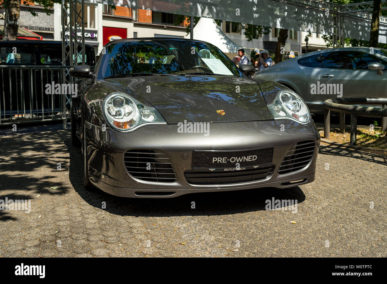 BERLIN - June 09, 2018 : voiture de sport Porsche 996 (911) Carrera 4S Cabriolet, 2004. Les Classic Days Berlin 2018. Banque D'Images