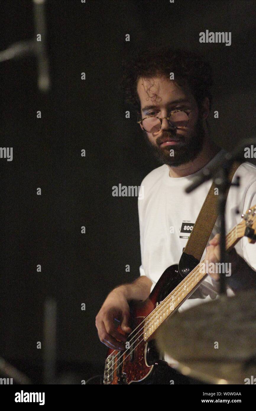 Dans le cadre du 42e Festival de jazz de Leipzig, l'Orchestre de Munich Fazer effectuée à l'Kunstkraftwerk Leipzig. Elle a joué dans la ligne suivante : Martin Brugger (guitare basse), Matthias Lindermayr (trompette), Paul Brändle (guitare), Simon Popp et Sebastian Wolfgruber (batterie). Banque D'Images