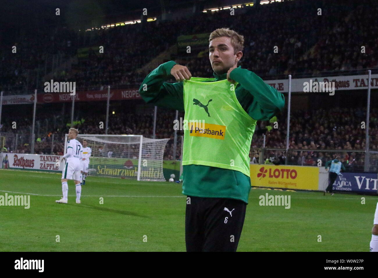 Nur in der Reservistenrolle : Weltmeister Christoph Kramer (Gladbach), 1. BL : 18-19 : 9. Sptg. - SC Freiburg vs Borussia Moenchengladbach DFL RÈGLEMENT INTERDIT TOUTE UTILISATION DES PHOTOGRAPHIES COMME DES SÉQUENCES D'IMAGES ET/OU QUASI-VIDÉO Foto : Joachim Hahne/johapress Banque D'Images