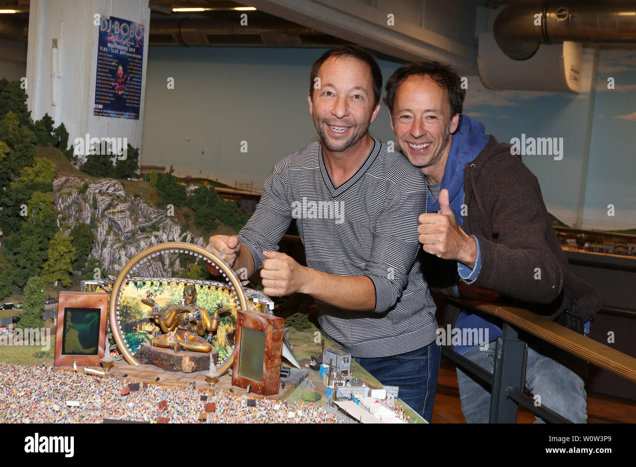 DJ Bobo, Gerrit Braun, DJ Bobo besucht das Miniaturwunderland um einen ventilateur dans sein Konzert 'einzusetzen', Hambourg, 15.11.2018 Banque D'Images