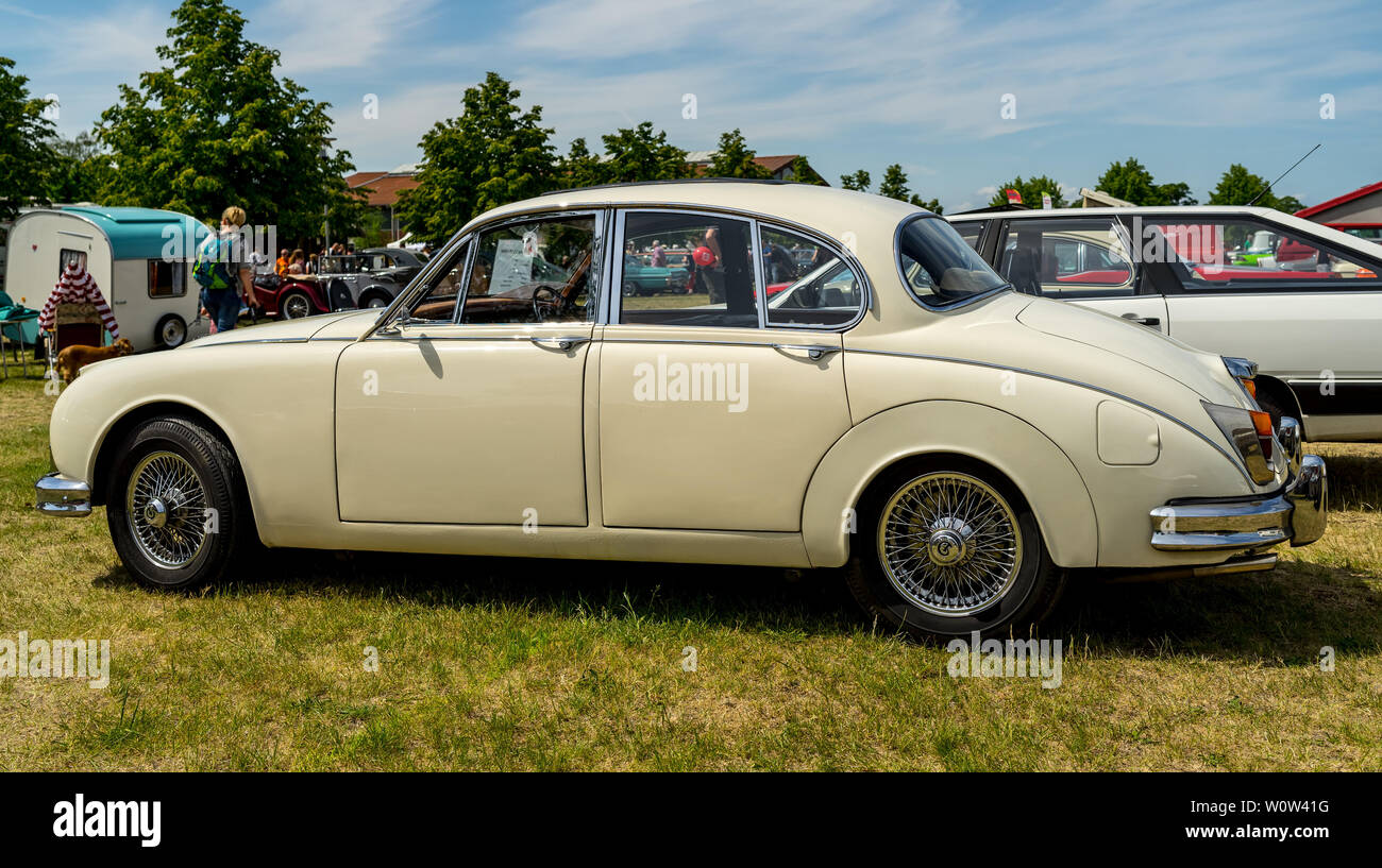 PAAREN IM GLIEN, ALLEMAGNE - le 19 mai 2018 Voiture de direction : Daimler 2.5 V8, 1966. Die Oldtimer Show 2018. Banque D'Images