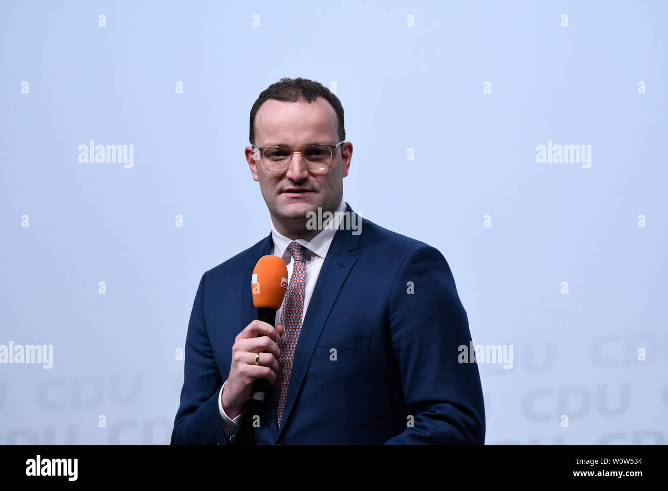 Jens Spahn bei senneur Rede auf der CDU Regionalkonferenz am 28.11.2018 in der Messe Duesseldorf - Jens Spahn pendant son discours lors de la conférence régionale du parti allemand CDU à Düsseldorf Banque D'Images